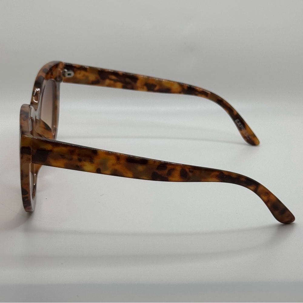 EXPRESS Bold Rim Sunglasses - Picture 6 of 8